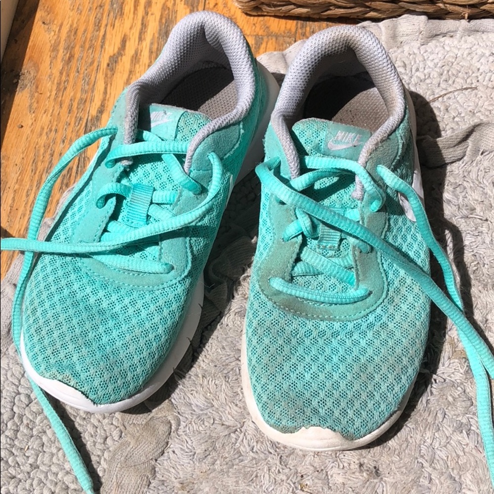 Girls Nike (teal) size 13